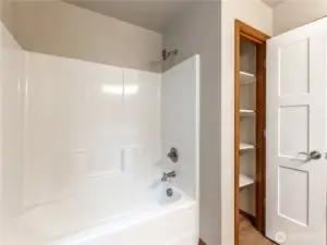 Main bath with linen