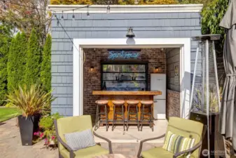 Custom entertaining space- roll up the garage door and you're ready to entertain. This is seriously COOL!