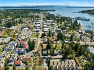 Prime location on the west end of Winslow Way close to restaurants and shopping.