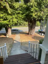 Covered porch/Front steps