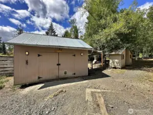 Goat stable, the attic is vented, the stable has power, and double walled. There is a cat door.