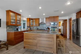 Kitchen island and breakfast bar