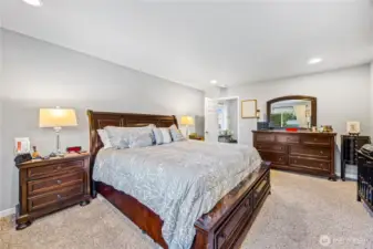 Master bedroom - floor 2- upstairs