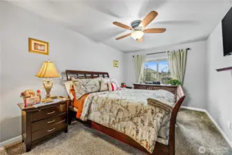 Bedroom 3 - Bright and spacious upstairs, soft carpeting, and large window