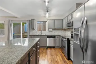 Modern stainless steele appliances.