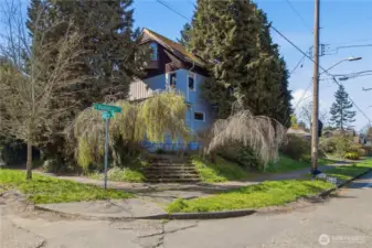 Curb Appeal- Corner Lot