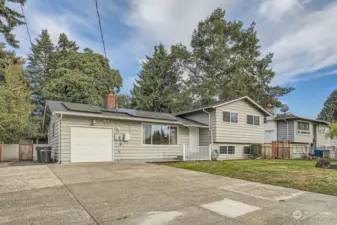 A single car garage and large driveway allowing for 6 cars. Plus RV parking on the side.