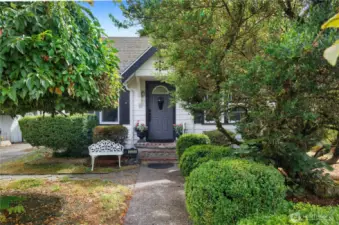 Welcome to your charming Eastside Oly Home!