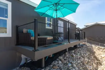 Deck w/ Columbia River views.