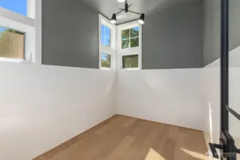 snug or office space