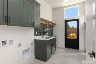 spacious mud / laundry room with build-in bench and drop zone