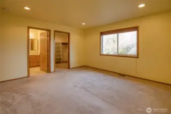 Primary bedroom, cont.