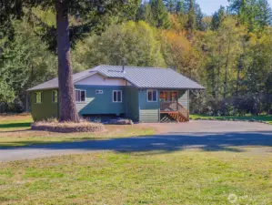 Well maintained 1,438Sqft single level home.