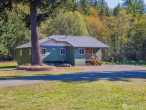 Well maintained 1,438Sqft single level home.