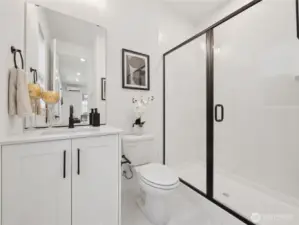 Guest suite bathroom-