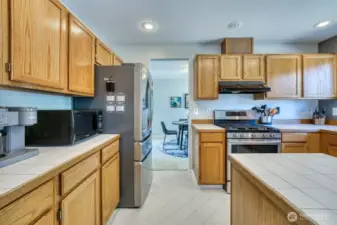 Look at all that counter space, very nice!!