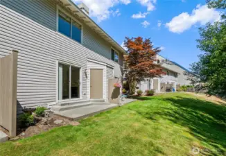 Large area for entertaining unlike others townhomes have a wall for