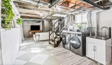Basement - Washer/Dryer/sink