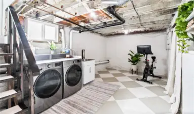 Basement - Washer/Dryer/sink