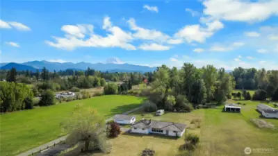 beautiful acreage rambler with Mount Rainier View & Shop!