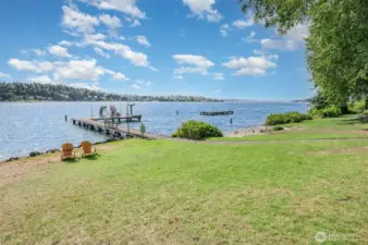 Ahhhh enjoy the summer season or unwind after a hard day's work at the Beaux Arts residents' only private beach spanning 1100' of Lake WA waterfront.