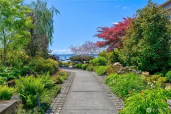 Unlimited access to all Kirkland downtown has to offer - a hub for fine dining, outdoor, cultural and shopping experience!