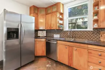 Kitchen has all the amenities.