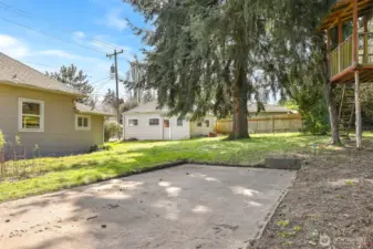 Long paved driveway for your RV, complete with plug in.