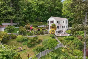 With just under an acre, you are guaranteed privacy.... a rare find for waterfront!