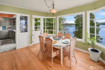 Easy access to the kitchen.
