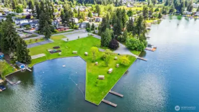 Private park access w/boat launch