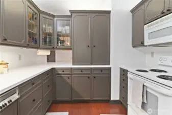 All appliances stay!