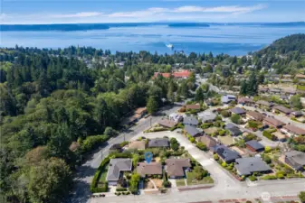 Stunning views of the Puget Sound and the majestic Olympic mountains are one of the wonderful features of Fauntlee Hills.