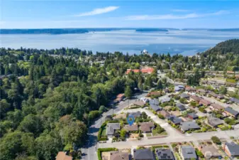 Just a couple doors away from this home is the 33-acre Fauntleroy Park, featuring trails through a dense wooded area. It’s perfect for taking a four-legged pal for a walk or just enjoying a stroll through nature.