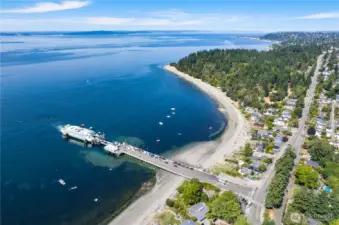 Less than a mile away is the Fauntleroy Ferry, offering trips across the Sound to the spectacular Olympic Peninsula.