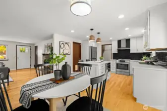 Light-filled dining space for everyday meals
