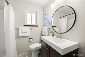 Crisp bathroom with everyday comfort