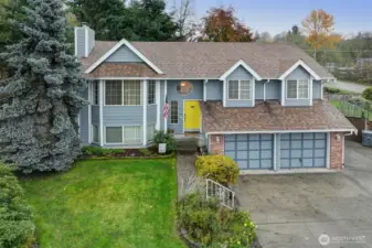 What a charming and inviting home. It is with in walking distance to the fairgrounds.