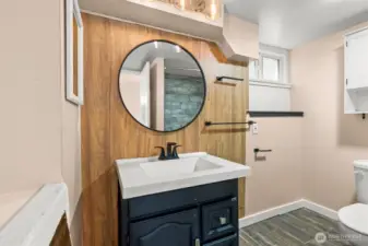 full bath w/ built in storage