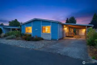 Welcome home - don't miss your opportunity to own a fantastic home in a wonderful location!