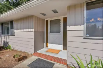 Very well cared for exterior of this home