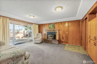 Back family room gives all the vintage vibes!