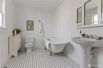 Bathroom - Main Floor