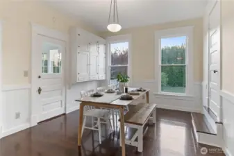 Breakfast Nook - Main Floor