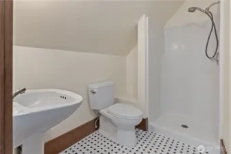 2nd Bedroom en suite Bathroom