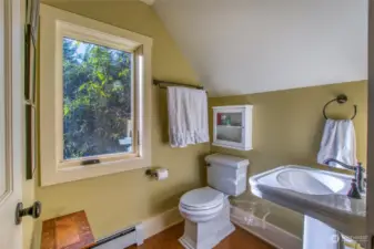 Upstairs bath with pedestal sink