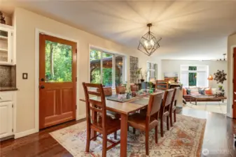 Eat-in kitchen space has room for everyone!
