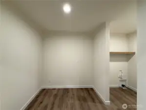 BONUS ROOM AND LAUNDRY ROOM