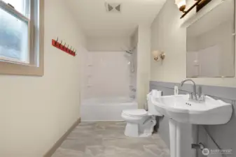 Full main floor bathroom