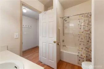 2nd bathroom with laminate flooring